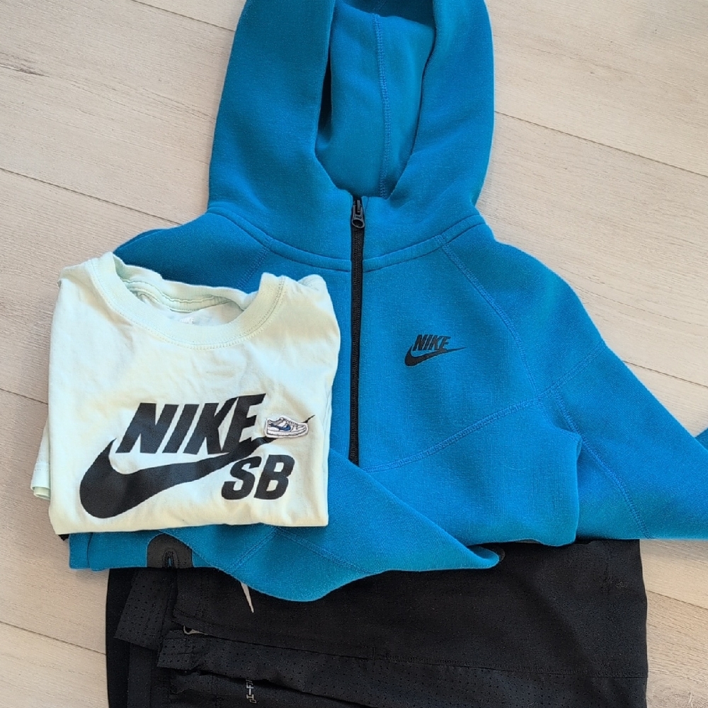 Nike Teal Hoodie and White T-Shirt Set